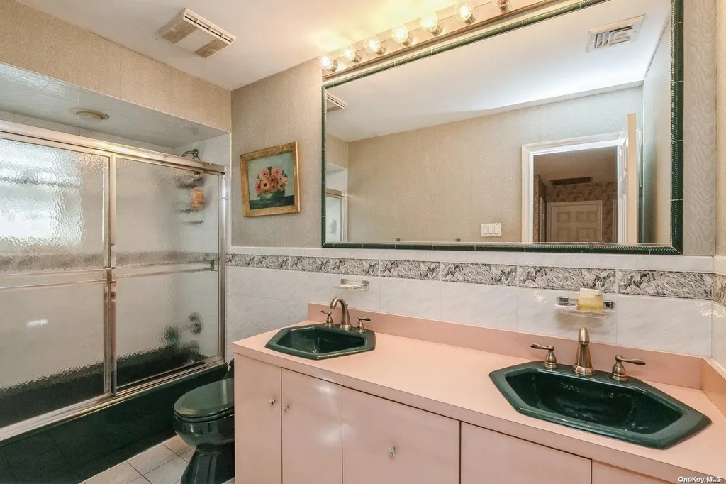 2 Bishop Court Bethpage NY 11714