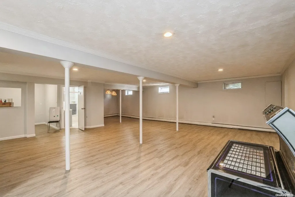 2 Bishop Court Bethpage NY 11714