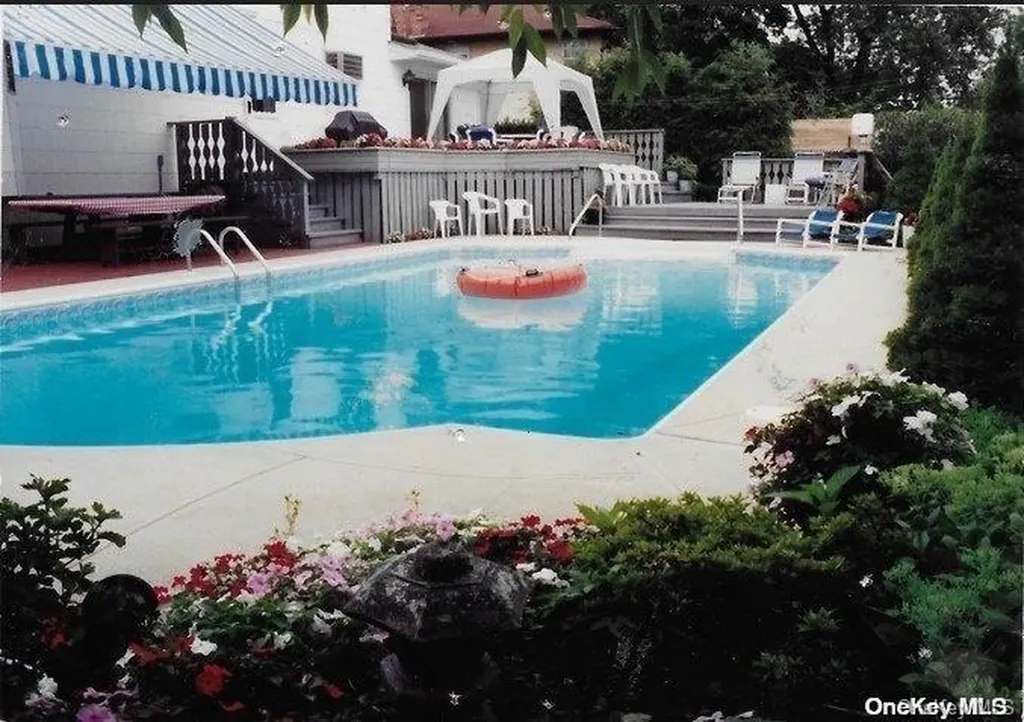 2 Bishop Court Bethpage NY 11714