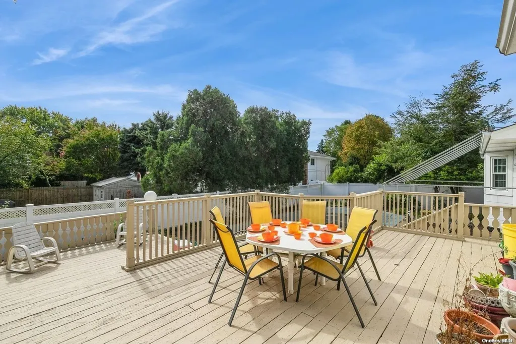 2 Bishop Court Bethpage NY 11714