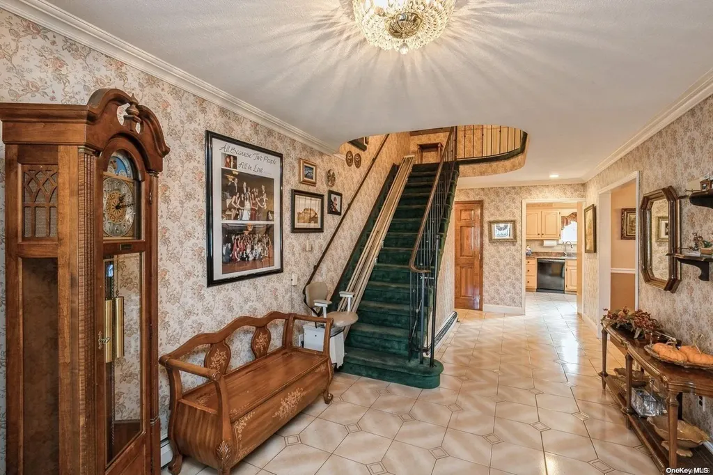 2 Bishop Court Bethpage NY 11714