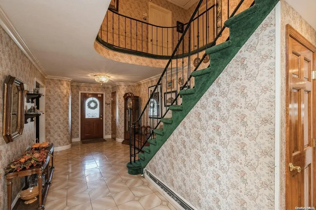 2 Bishop Court Bethpage NY 11714