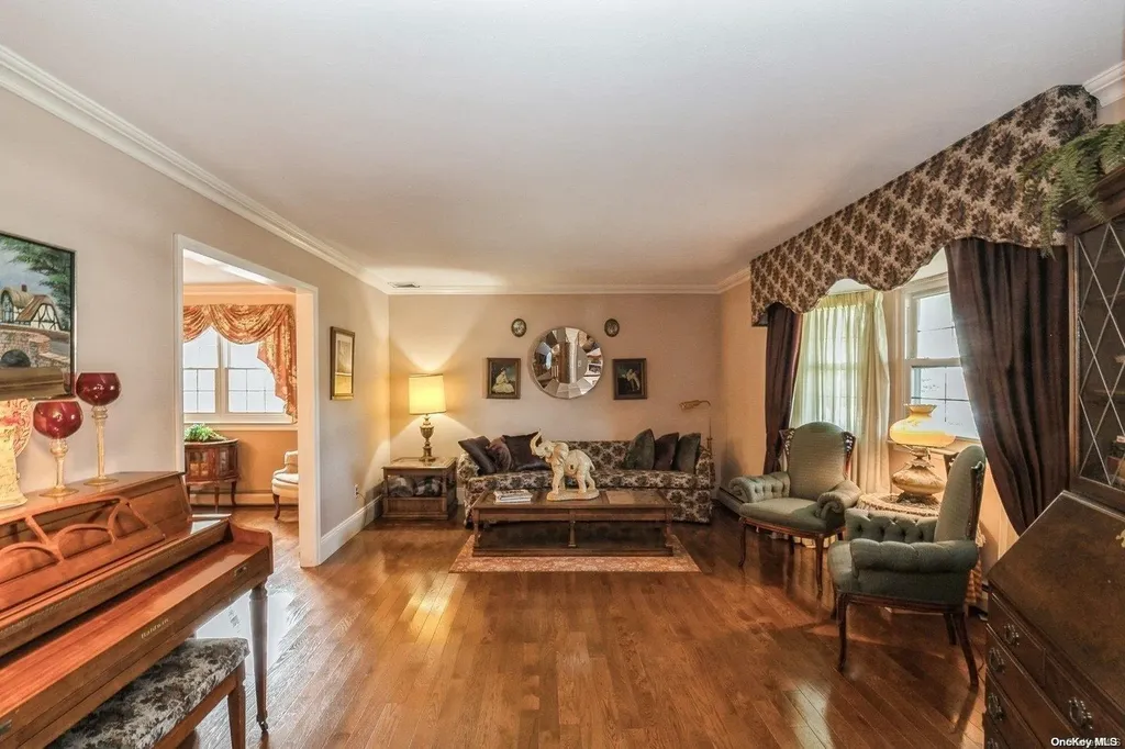 2 Bishop Court Bethpage NY 11714