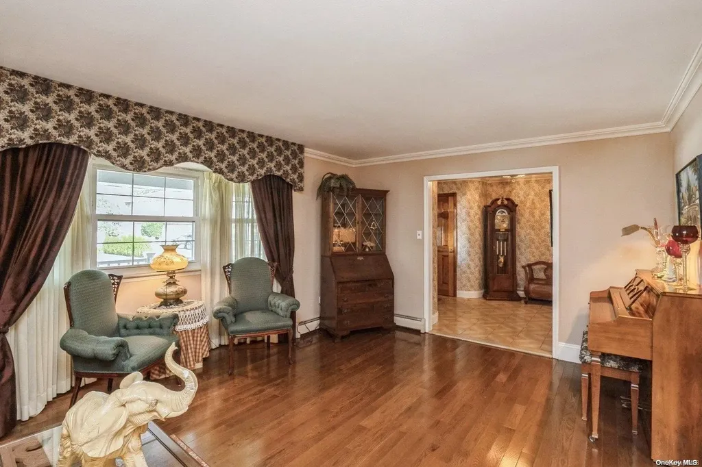 2 Bishop Court Bethpage NY 11714