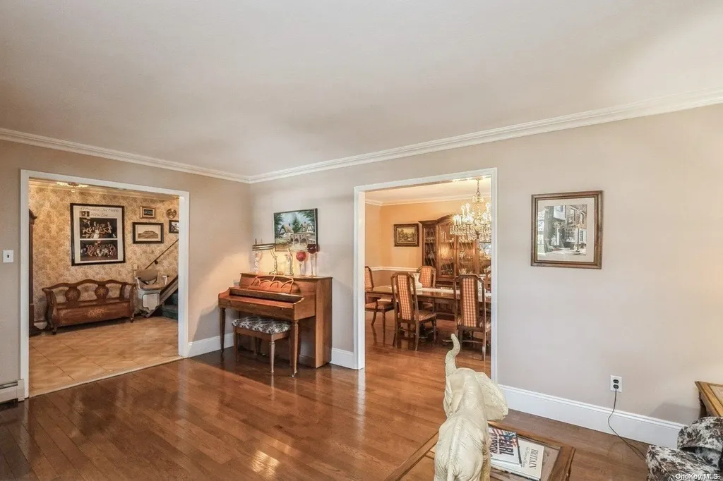 2 Bishop Court Bethpage NY 11714