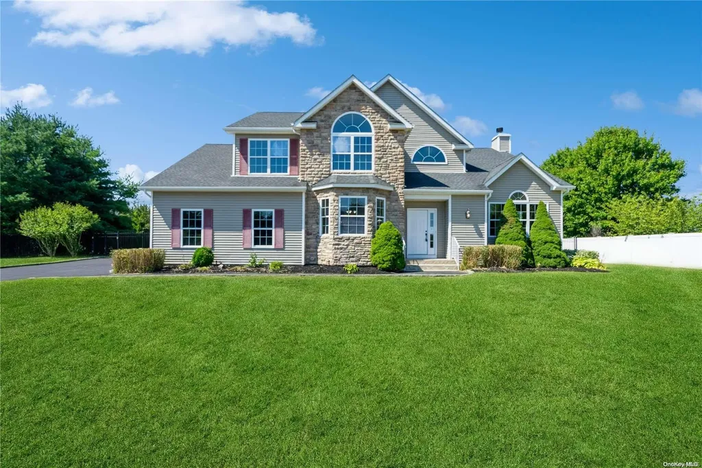 2 Claremont Drive Shoreham NY 11786