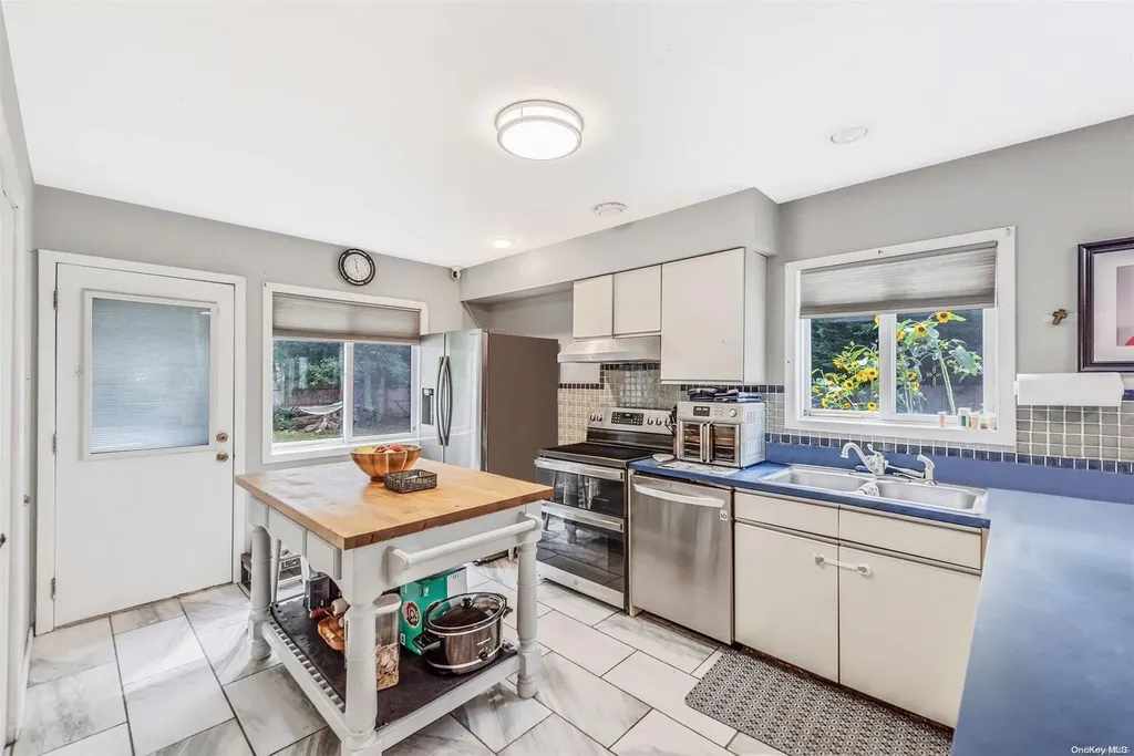 6 Spruce Street East Hampton NY 11937