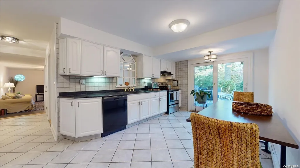 21 Bellows Terrace Hampton Bays NY 11946