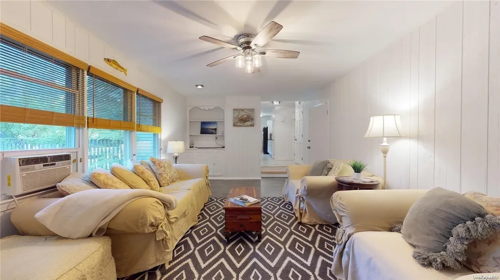 21 Bellows Terrace Hampton Bays NY 11946
