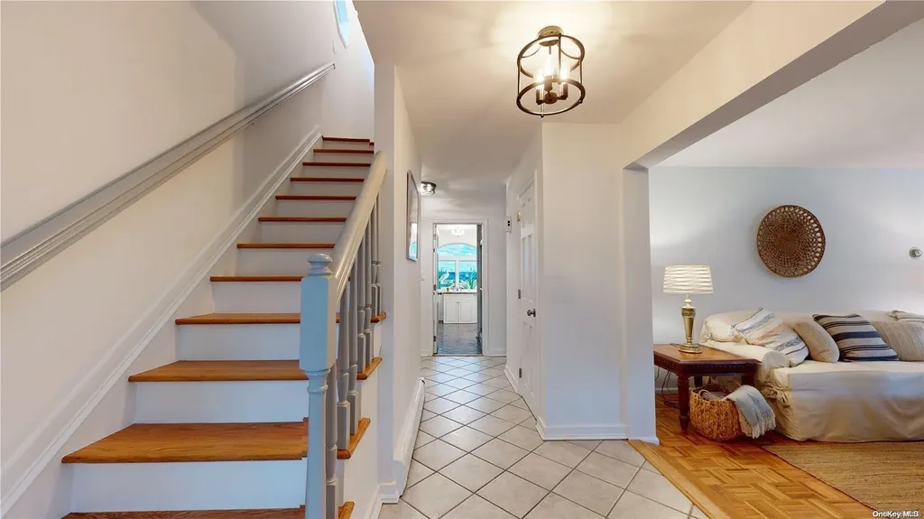 21 Bellows Terrace Hampton Bays NY 11946
