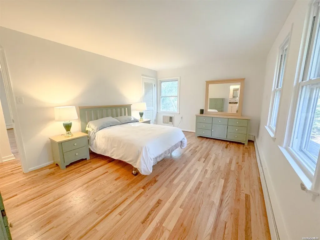 21 Bellows Terrace Hampton Bays NY 11946