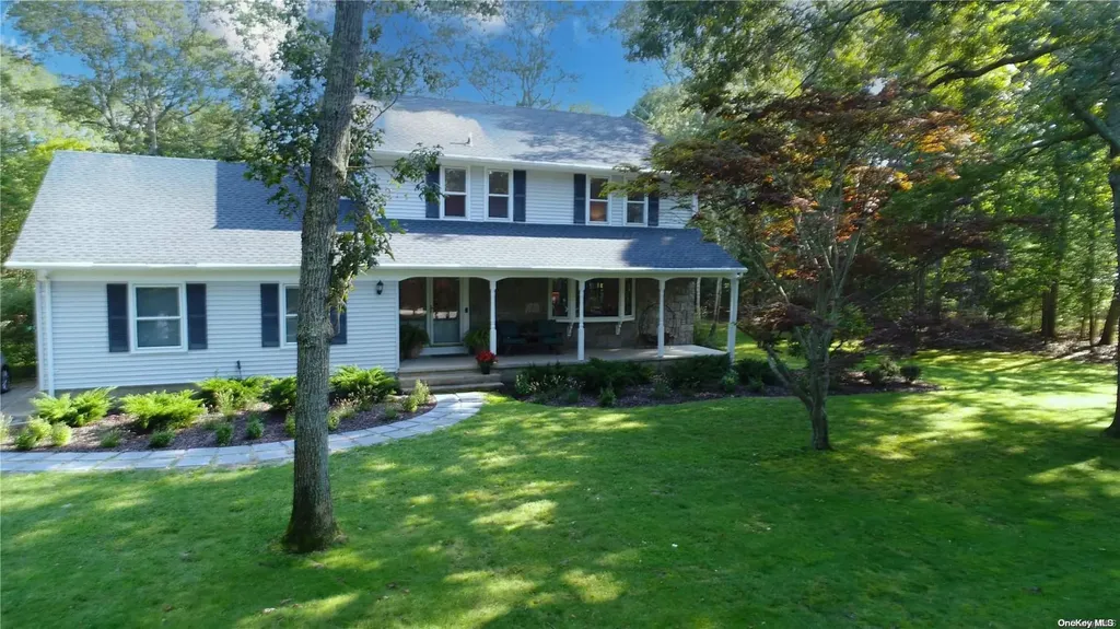 21 Bellows Terrace Hampton Bays NY 11946