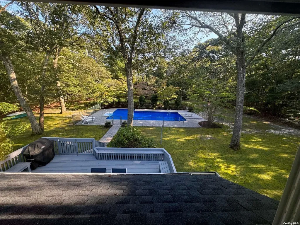 21 Bellows Terrace Hampton Bays NY 11946