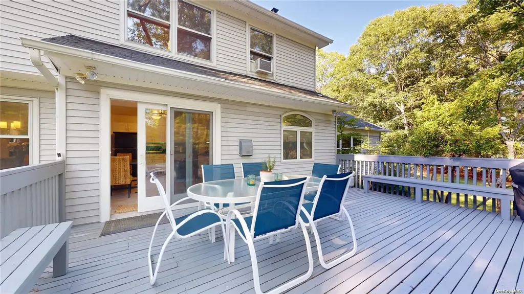 21 Bellows Terrace Hampton Bays NY 11946