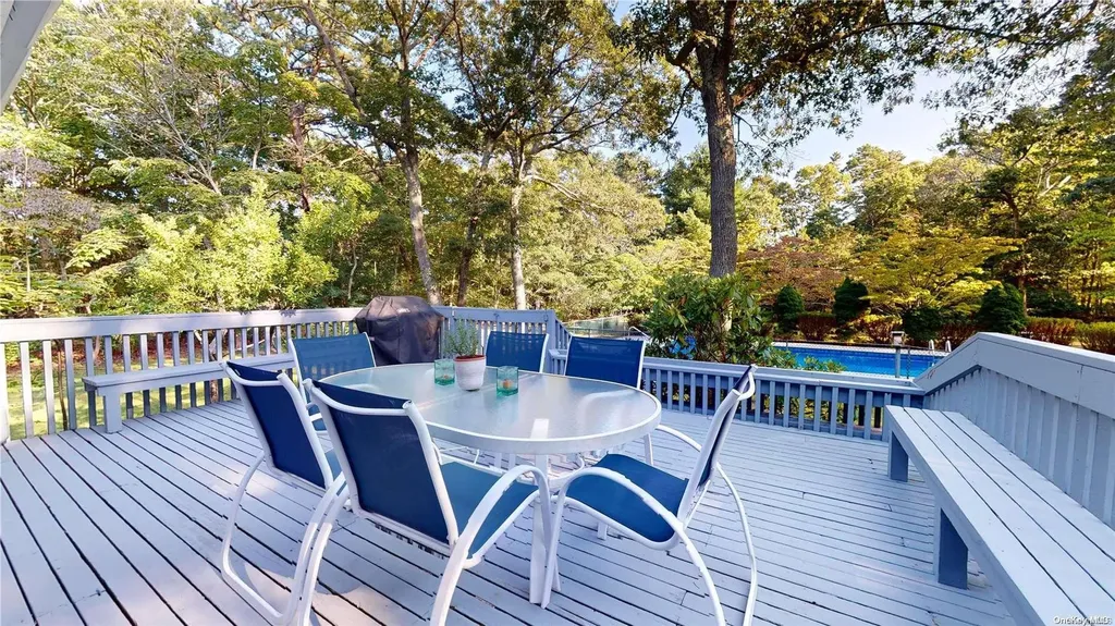 21 Bellows Terrace Hampton Bays NY 11946