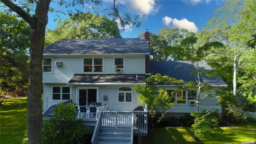 21 Bellows Terrace Hampton Bays NY 11946