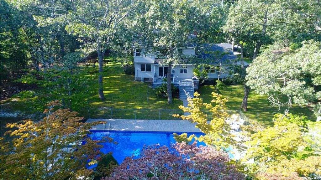 21 Bellows Terrace Hampton Bays NY 11946