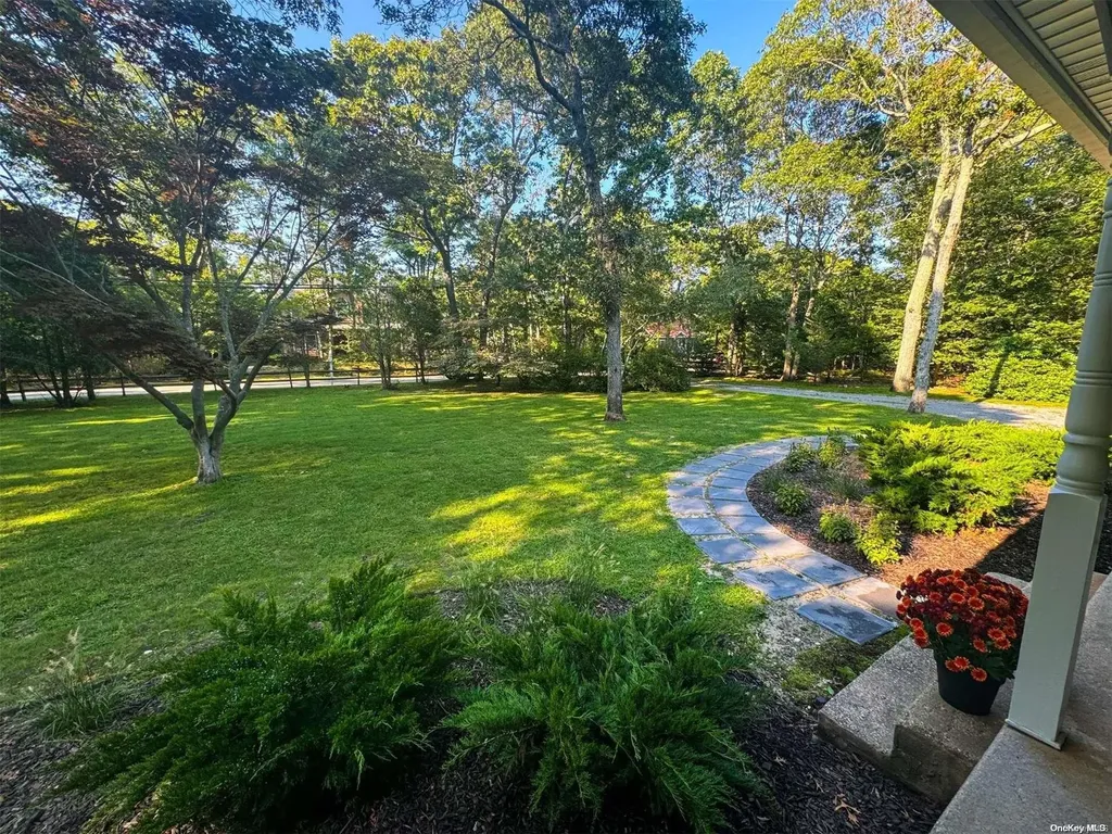 21 Bellows Terrace Hampton Bays NY 11946