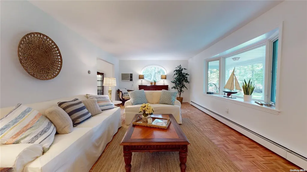 21 Bellows Terrace Hampton Bays NY 11946