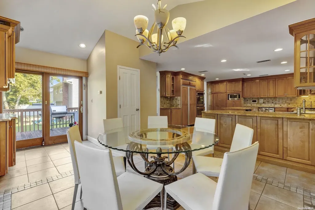 621 Oakland Avenue Cedarhurst NY 11516