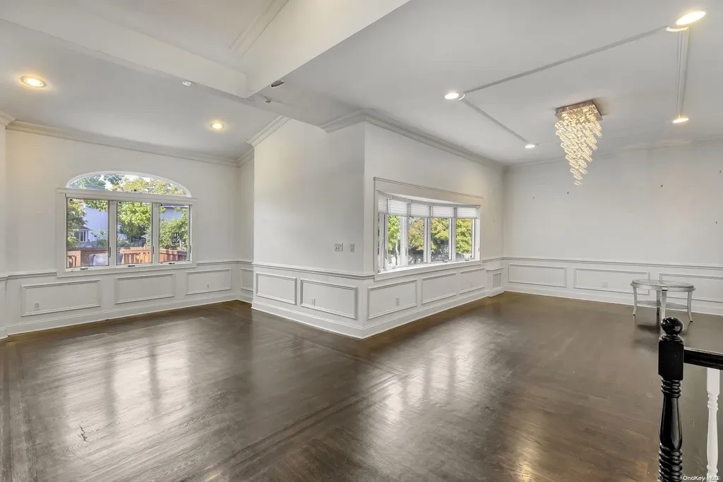 621 Oakland Avenue Cedarhurst NY 11516