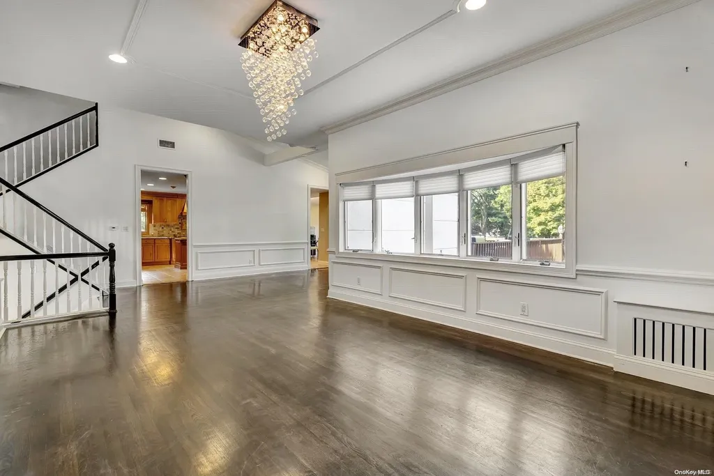 621 Oakland Avenue Cedarhurst NY 11516
