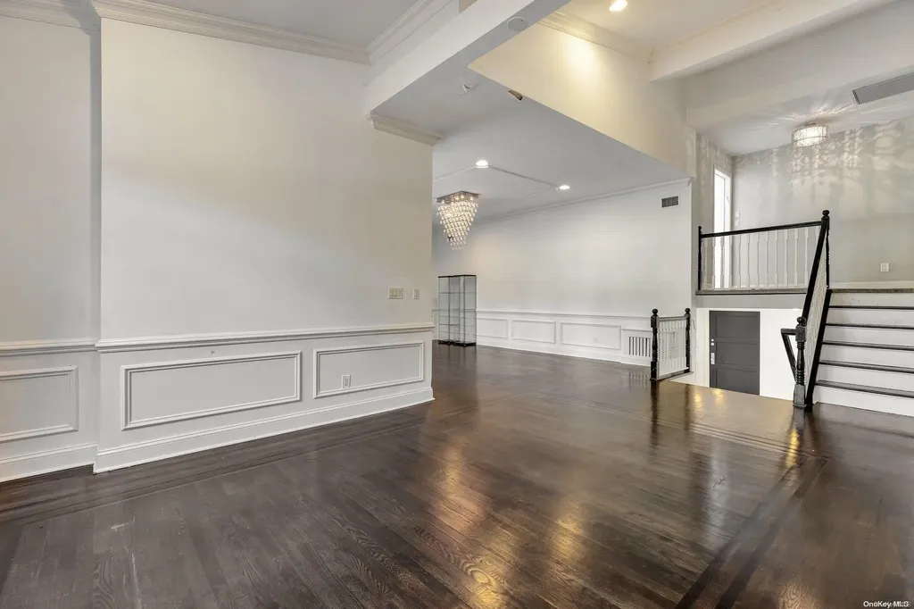 621 Oakland Avenue Cedarhurst NY 11516