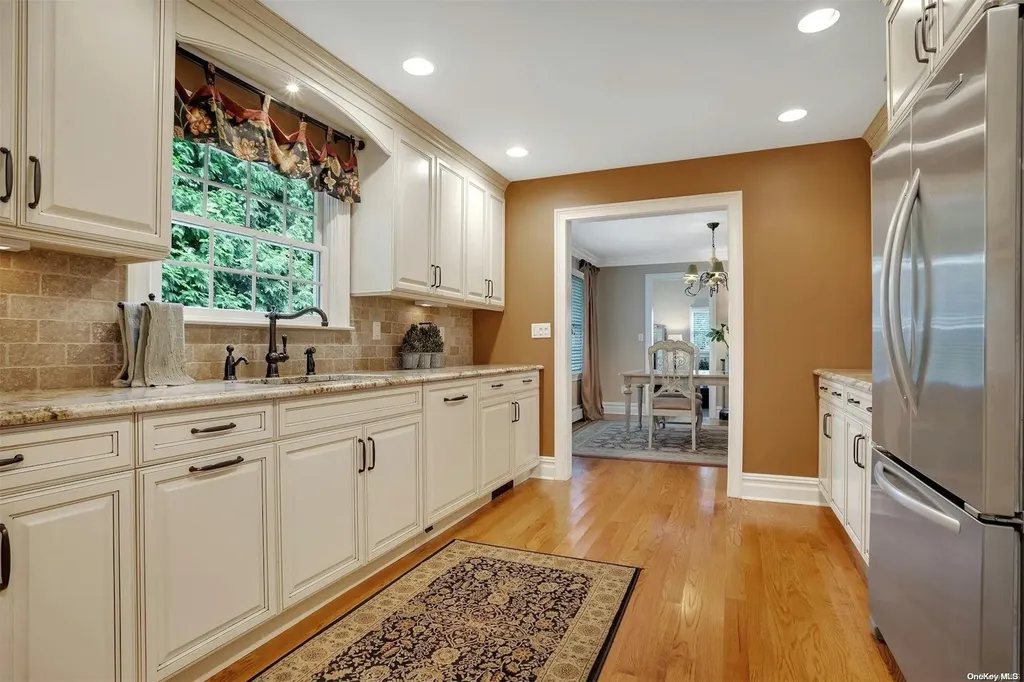 87 Cabot Road Massapequa NY 11758