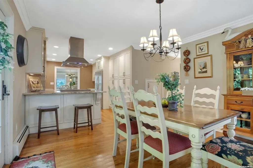 87 Cabot Road Massapequa NY 11758
