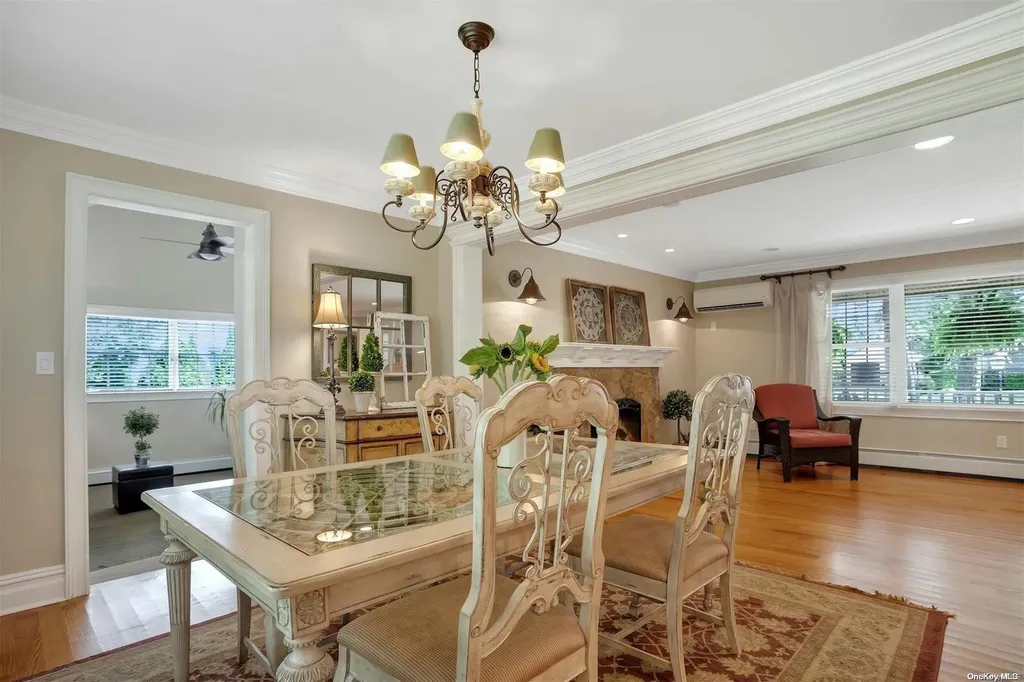 87 Cabot Road Massapequa NY 11758