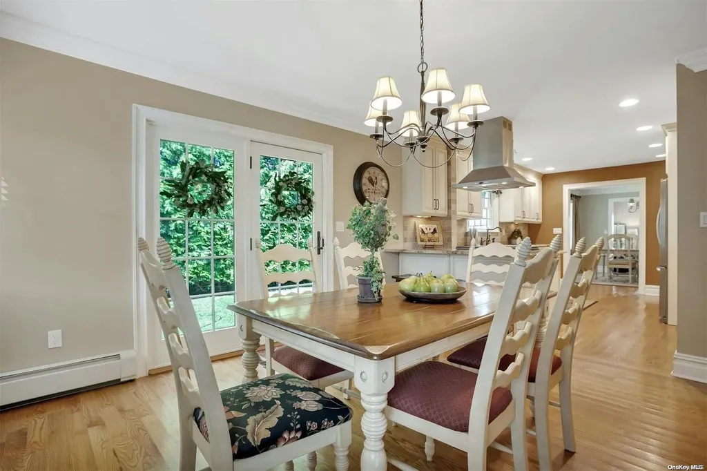 87 Cabot Road Massapequa NY 11758