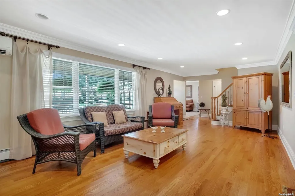 87 Cabot Road Massapequa NY 11758