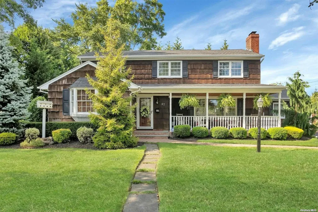 87 Cabot Road Massapequa NY 11758