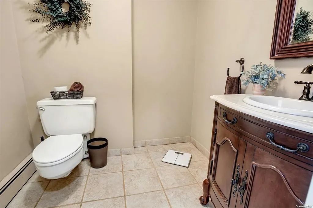 87 Cabot Road Massapequa NY 11758