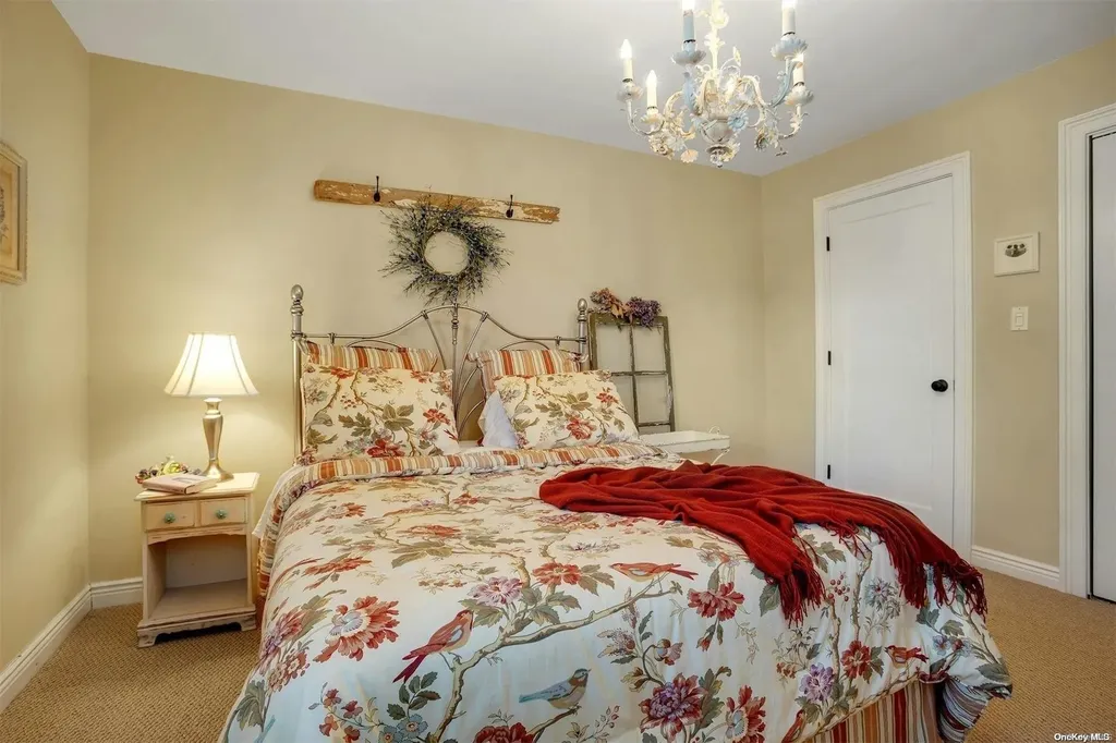 87 Cabot Road Massapequa NY 11758