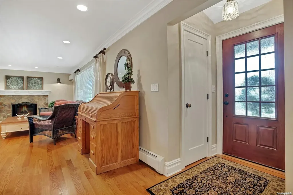 87 Cabot Road Massapequa NY 11758
