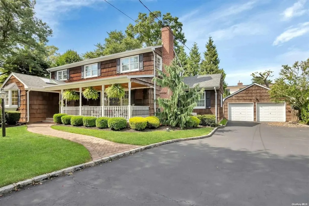 87 Cabot Road Massapequa NY 11758