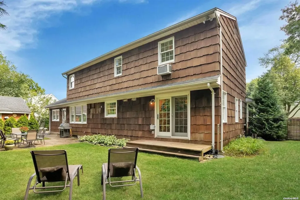 87 Cabot Road Massapequa NY 11758