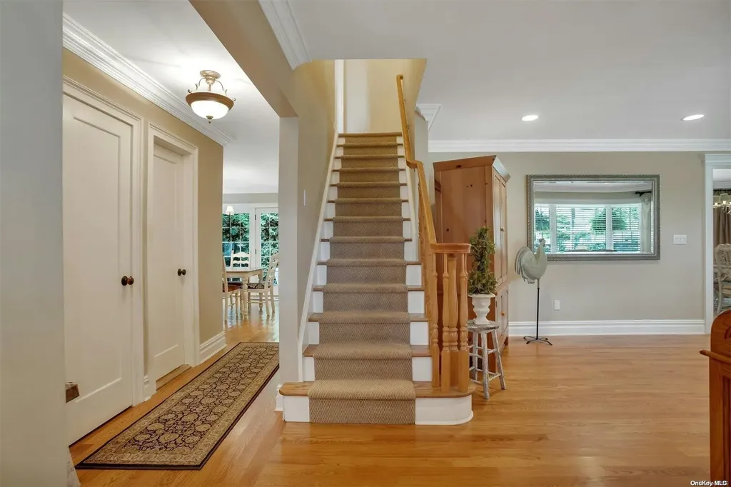 87 Cabot Road Massapequa NY 11758