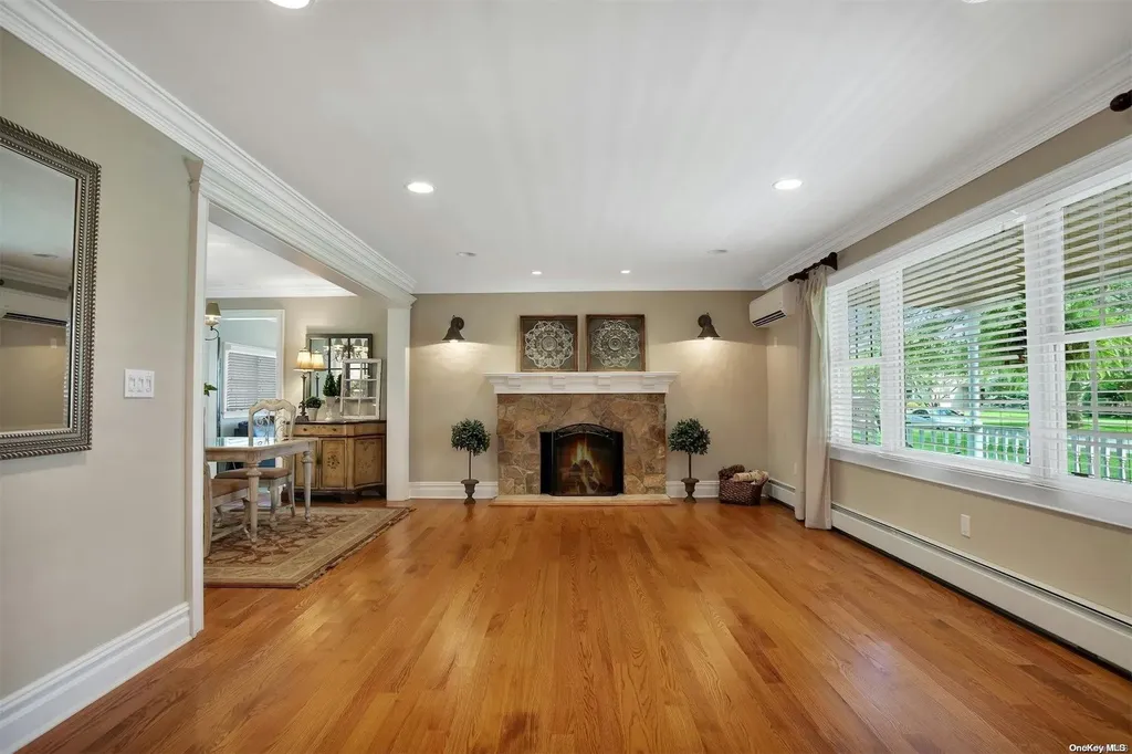 87 Cabot Road Massapequa NY 11758