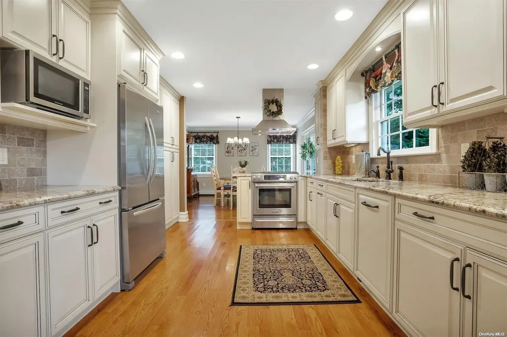 87 Cabot Road Massapequa NY 11758