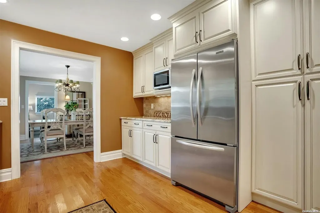87 Cabot Road Massapequa NY 11758