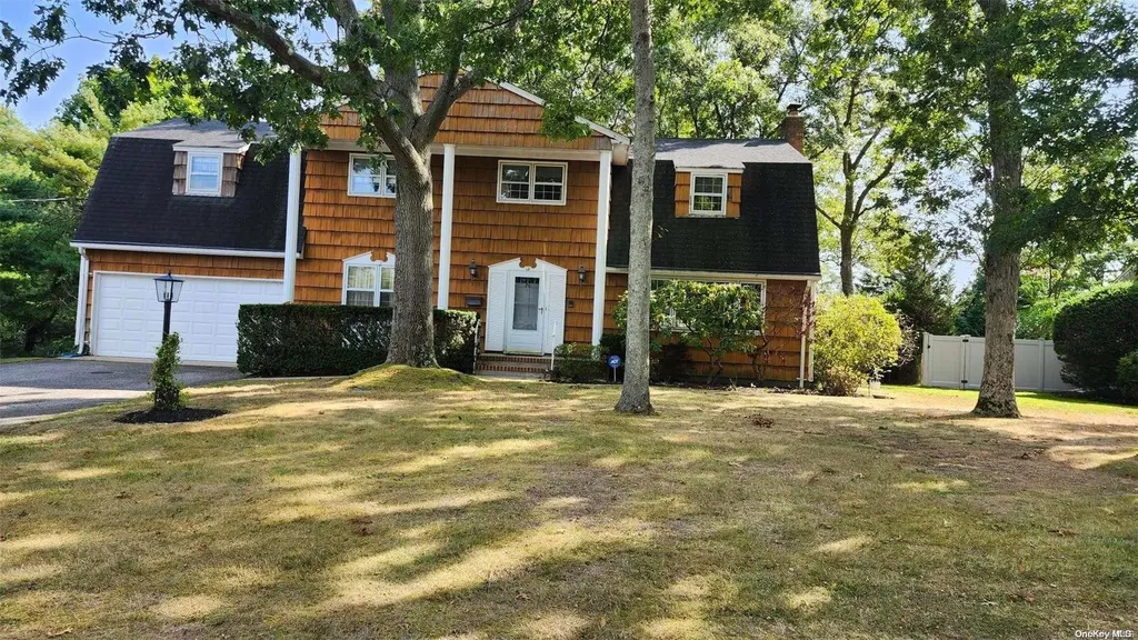 20 Swan View Drive Patchogue NY 11772