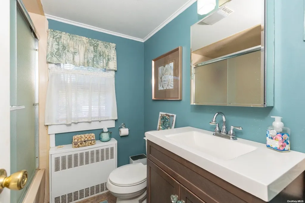 35 Hemlock Street Islip NY 11751