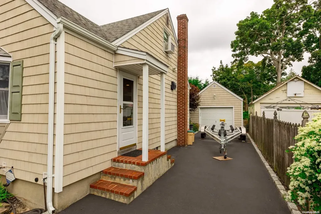 35 Hemlock Street Islip NY 11751