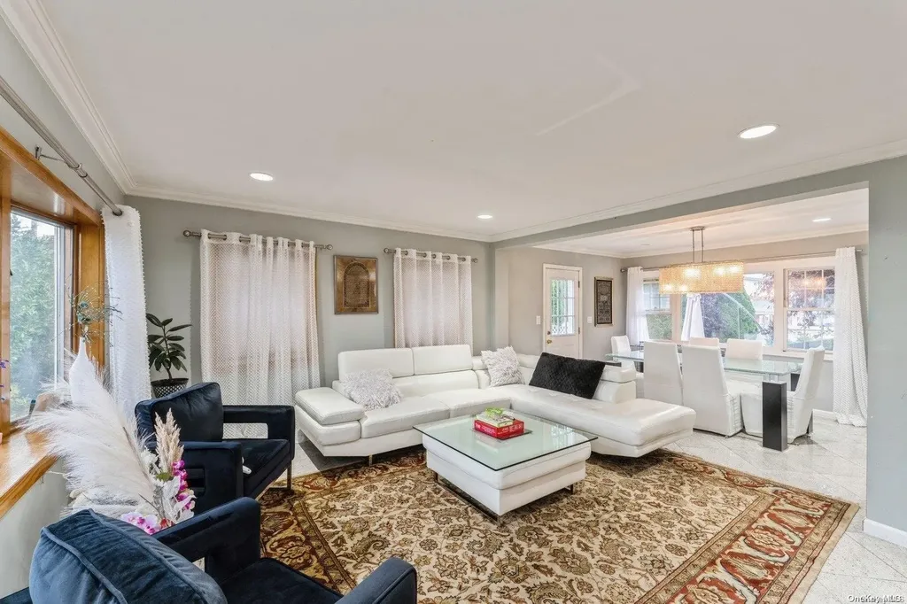 4 Hicks Circle Hicksville NY 11801