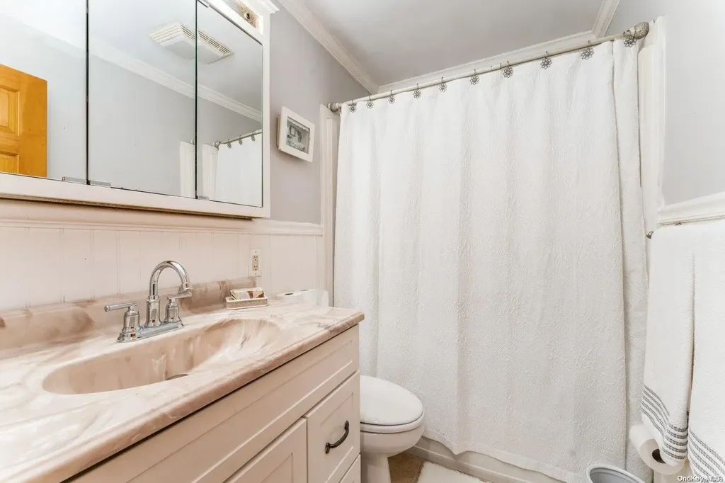 4 Hicks Circle Hicksville NY 11801
