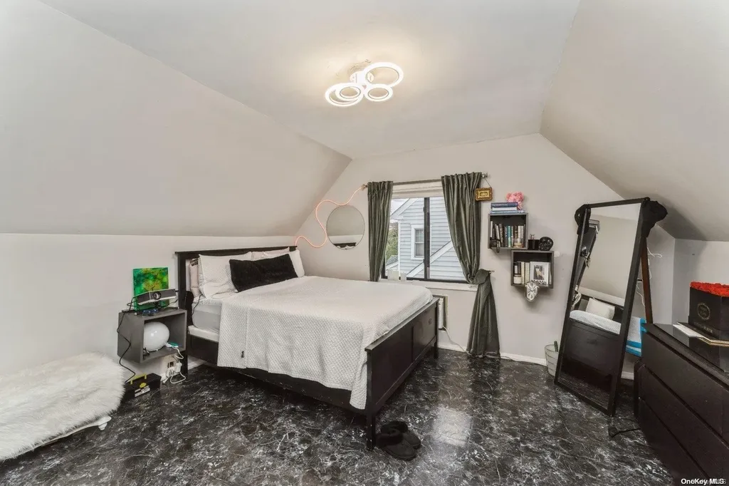 4 Hicks Circle Hicksville NY 11801