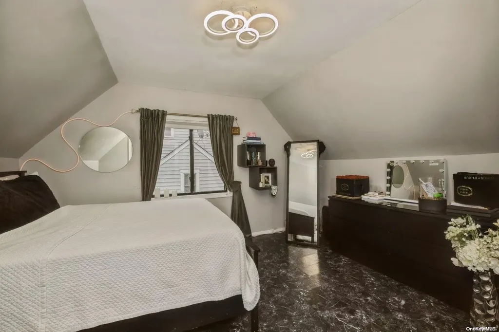 4 Hicks Circle Hicksville NY 11801