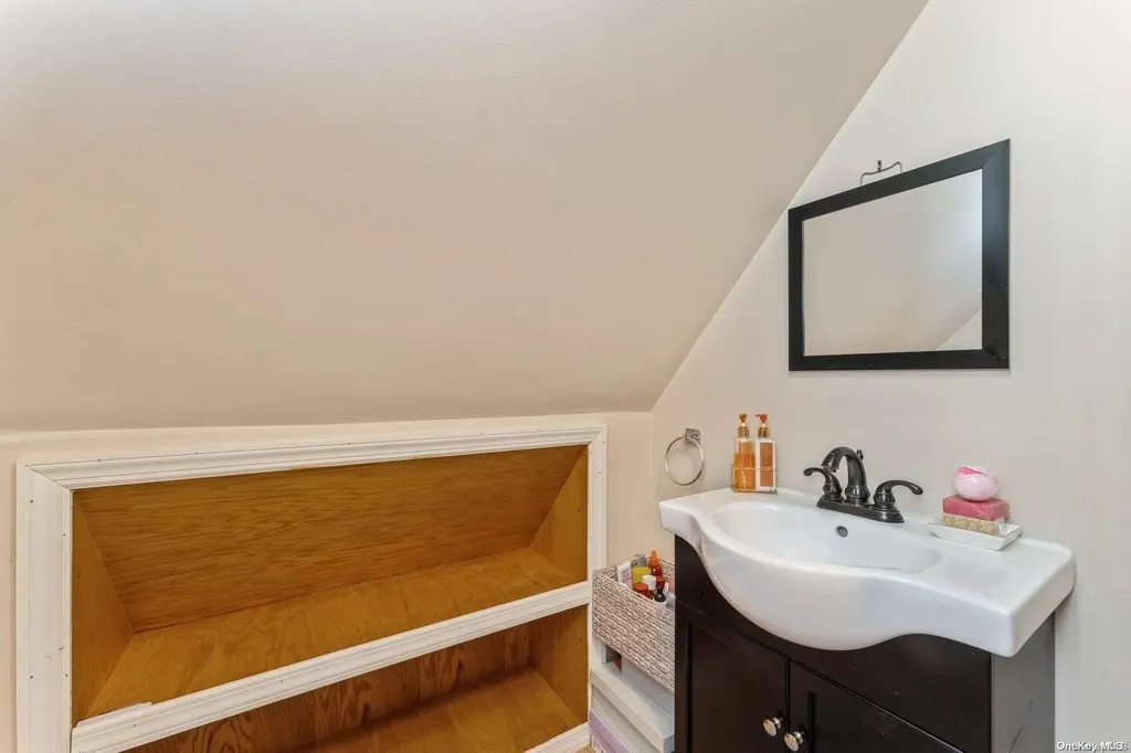 4 Hicks Circle Hicksville NY 11801